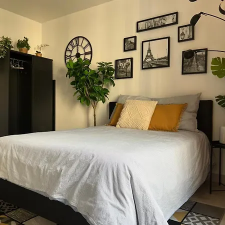 Emplacement Exceptionnel Et Rare Paris Longchamp Apartment Suresnes